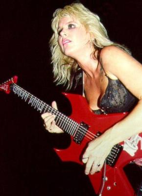 Lita Ford - Diosa del rock con tetas dulces