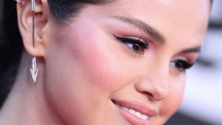 Selena Gomez - Un visage fait pour le sperme