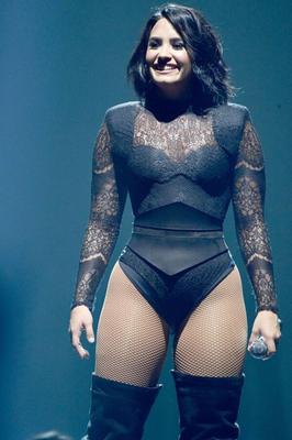 Demi Lovato hotpants & overknee XVI