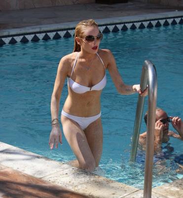 Lindsay Lohan Cameltoe in wet and white bikini