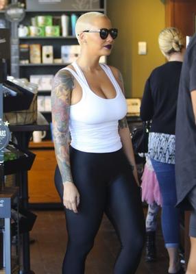 Amber Rose Slutty ASS en collants noirs