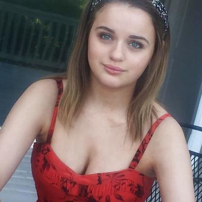 Joey King está caliente vol.3