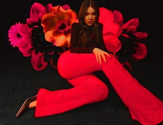 Hailee Steinfeld me ha dado una muestra de quiero más