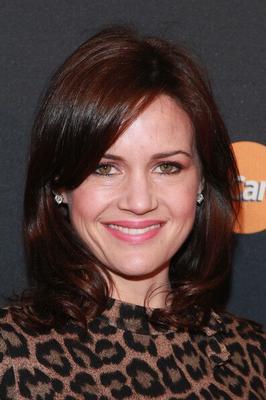 Carla Gugino – Enges Leoparden-Outfit