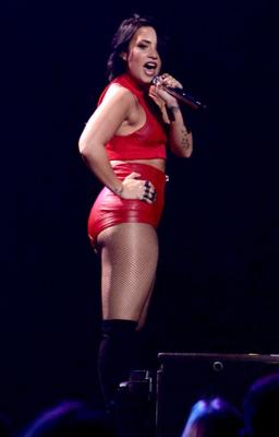 Shorty Demi Lovato