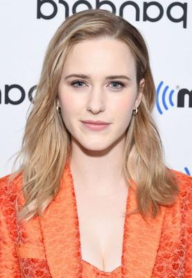 Rachel Brosnahan está caliente