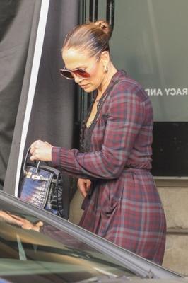 Jennifer Lopez verlässt Fitnessstudio in Los Angeles //