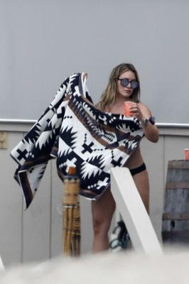 Hillary Duff en bikini