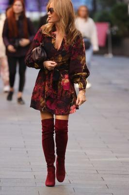 Amanda Holden - botas hasta el muslo