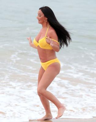 Chelsee Healey de biquíni em Lanzarote, Espanha //