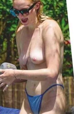 Sophie Turner alias Sansa Stark de Game of Thrones Topless