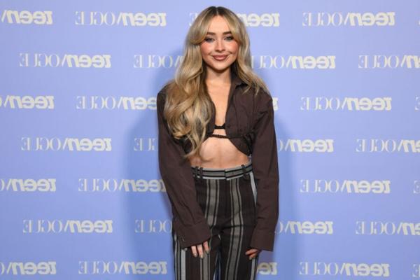 Sabrina Carpenter no Teen Vogue Summit em Los Angeles