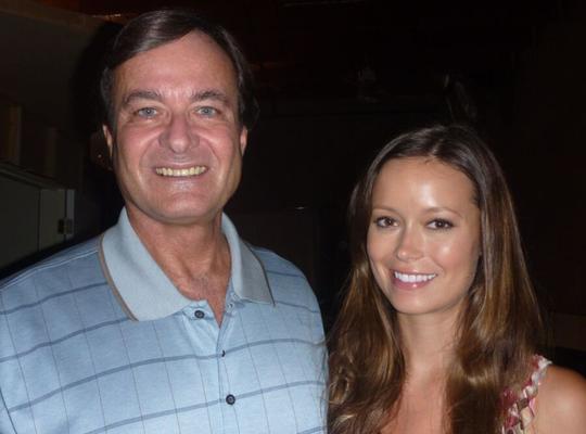 SUMMER GLAU FOLLANDO SU COÑO APRETADO POR SU PAPÁ