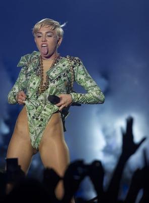 MILEY CYRUS PORNO ULTIME