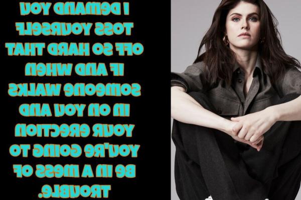 Alexandra Daddario branle les légendes d'encouragement