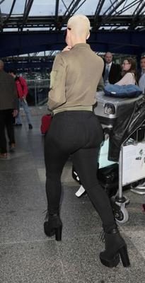 Amber Rose Booty in black jeans