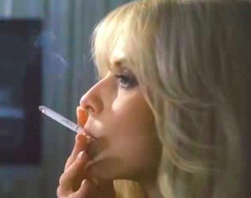 -Sarah Michelle Gellar SMOKING