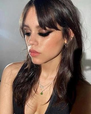 Jenna Ortega -- das geile Latina-Standgeblaese (,m)