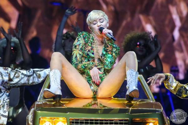 Miley Nude and Hot Pics