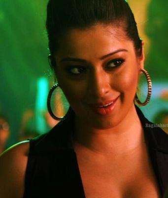 Lakshmi Rai - Spicy Balupu Item Song Stills d'une célébrité indienne aux gros seins