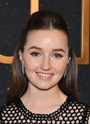 Kaitlyn Dever chez Tiffany