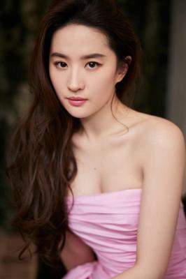 Liu Yifei destrói a sinofobia com amor Wasian