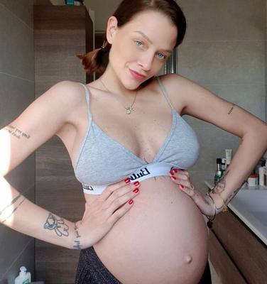 Silvia Provvedi (Donatella) enceinte