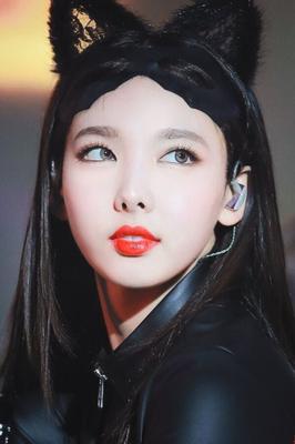 Nayeon (ZWEIMAL)