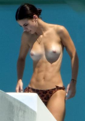 Lena Meyer-Landrut faz topless