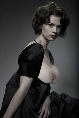 Hayley Atwell faux nu