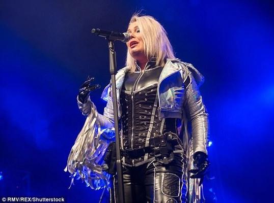 Kim Wilde is a hot MILF