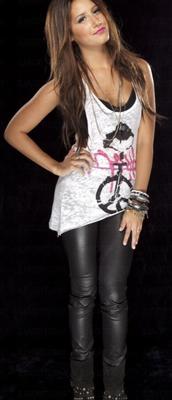 Tenue taquine de bite d'Ashley Tisdale... !!!