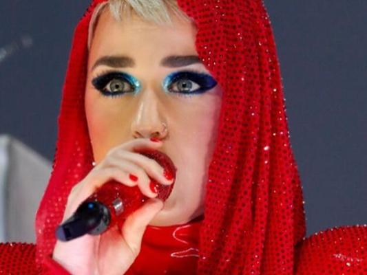 Noch mehr Sissy-Untertitel von Katy Perry