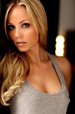 Laura Vandervoort -images moyennes