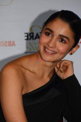 Alia Bhatt - celebridade indiana sexy de Bollywood no evento Filmfare de Mumbai