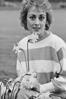 Paula Wilcox