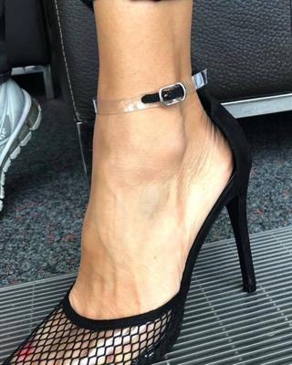 Marlene Lufen pieds non nus