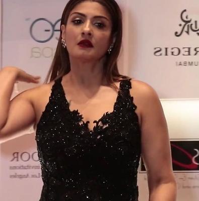 Raveena Tandon - celebridade indiana de Bollywood em poses lindas e deslumbrantes