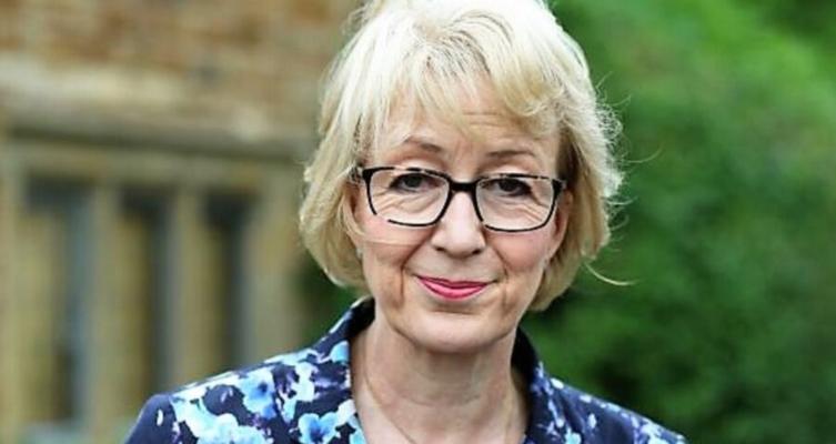 Femmes politiques : La GILF britannique Andrea Leadsom, baisable ?