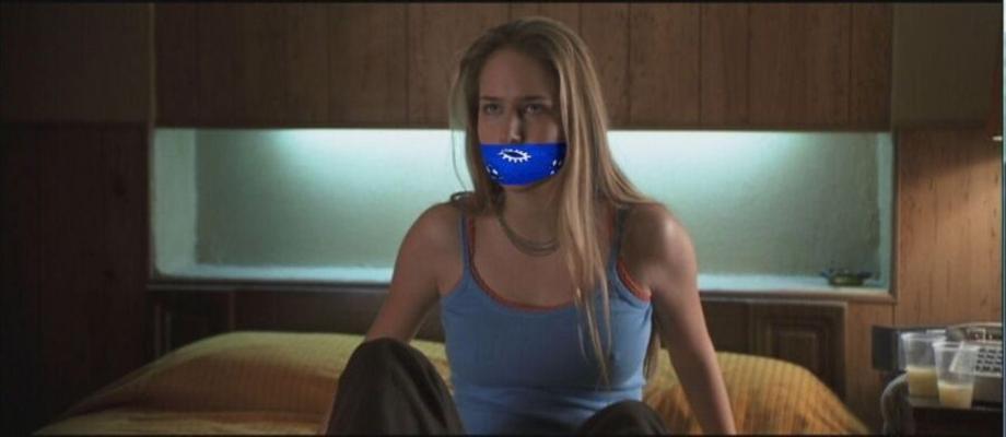 Leelee Sobieski würgte