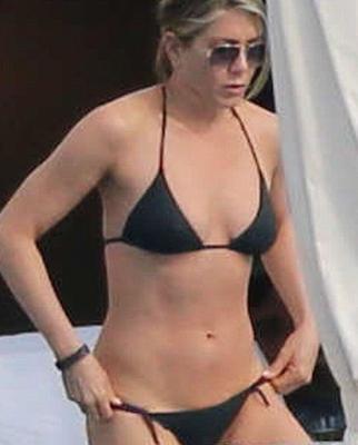 Jennifer Aniston im Bikini – Cabo San Lucas (Teil II)