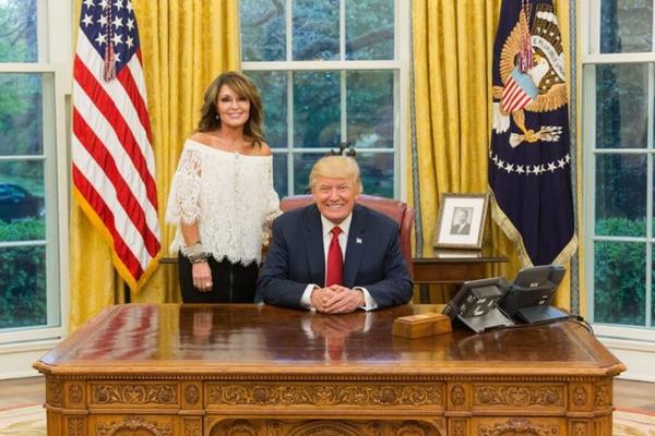 Sarah & Willow Palin in the Oval Office