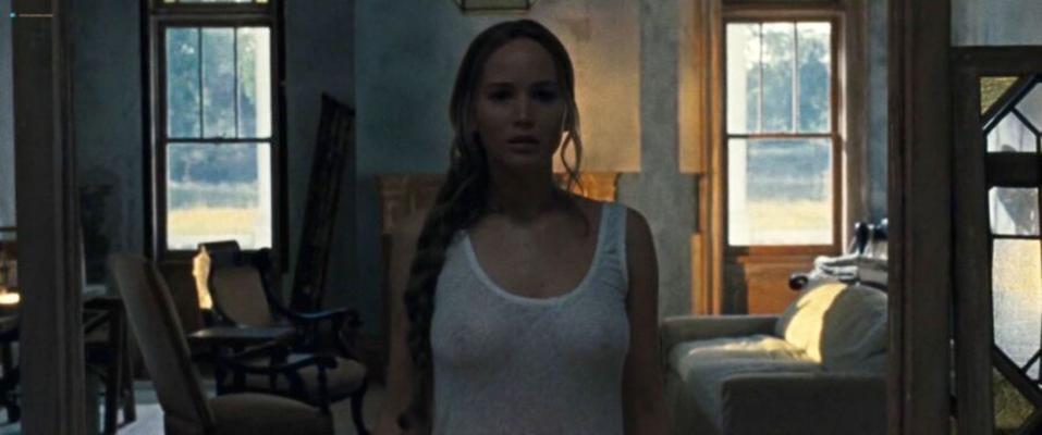 Jennifer Lawrence seins nus