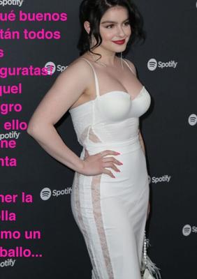 Ariel Winter - simule un interracial