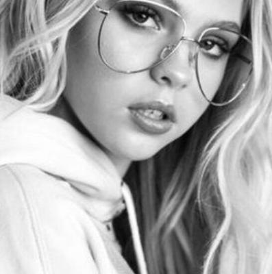 Légendes de poule mouillée de Jordyn Jones