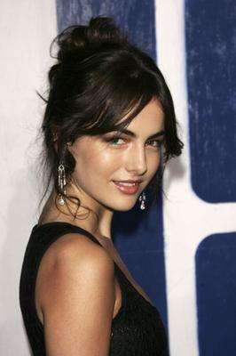 ¡¡Camilla Belle hace que me duelan las pelotas!!