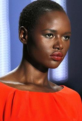 Ajak Deng / Modelo Australiano