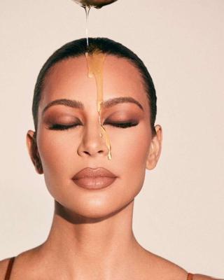 Kim Kardashian � Bathing in Honey