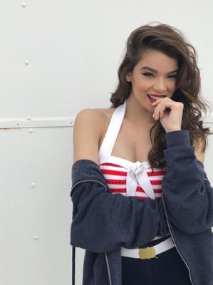 Hailee Steinfeld está caliente