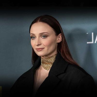 Sophie Turner - autrefois mignonne, maintenant juste une vilaine vache reproductrice